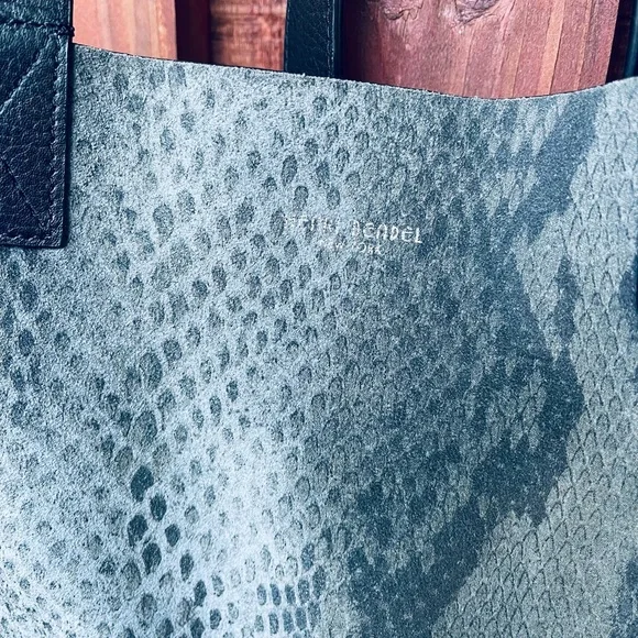 Rare! Henri Bendel Reversible Astrid Large Black Leather With Snakeskin Hobo Bag - Picture 13 of 16